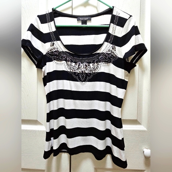White House Black Market Women's Black and White Striped Jewel Beaded Top Medium - Picture 2 of 5